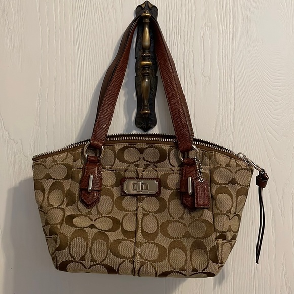 Small COACH Signature Purse - Picture 1 of 5
